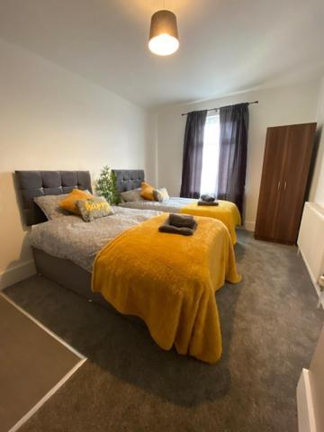 Bentley House With En-Suites Крю Екстериор снимка