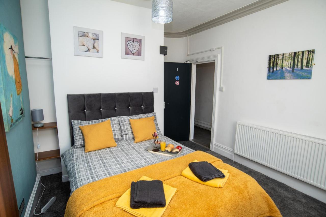 Bentley House With En-Suites Крю Екстериор снимка